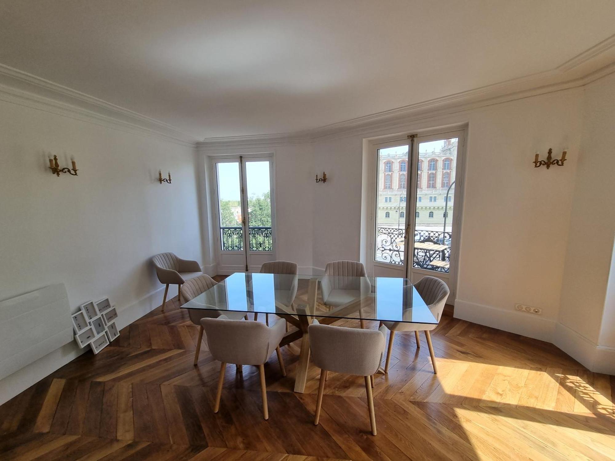 Face Chateau St Germain En Laye, Appartement 4 A 6 Personnes, 23 Min De Paris Champs-Elysees Saint-Germain-en-Laye Exterior photo