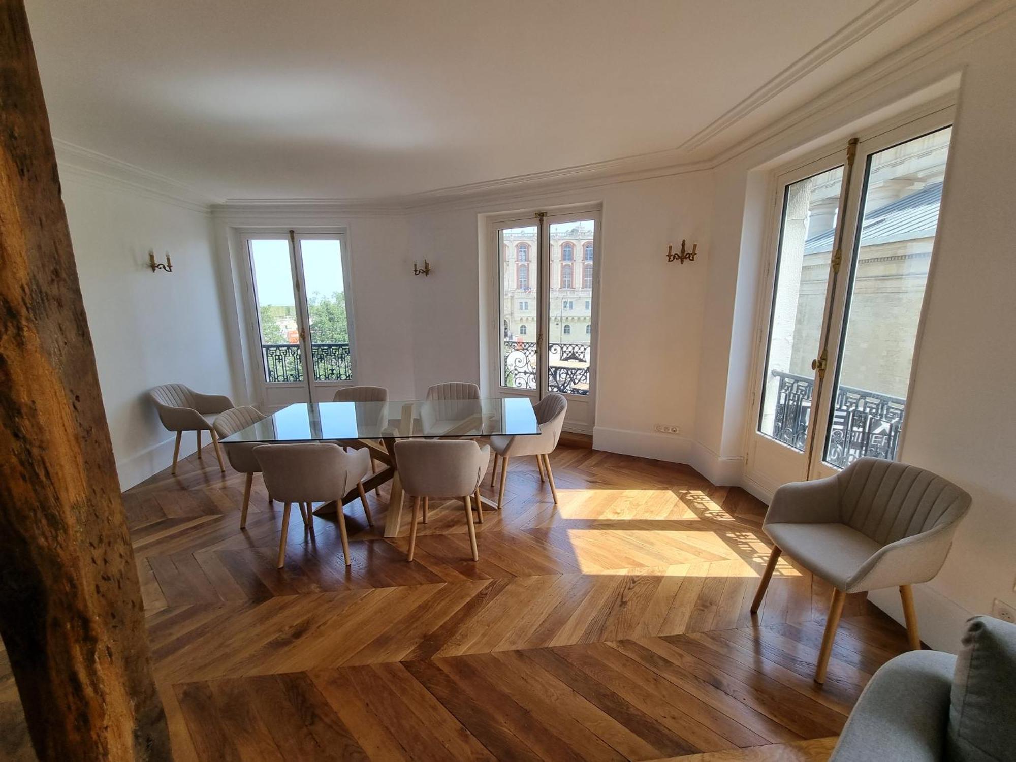 Face Chateau St Germain En Laye, Appartement 4 A 6 Personnes, 23 Min De Paris Champs-Elysees Saint-Germain-en-Laye Exterior photo